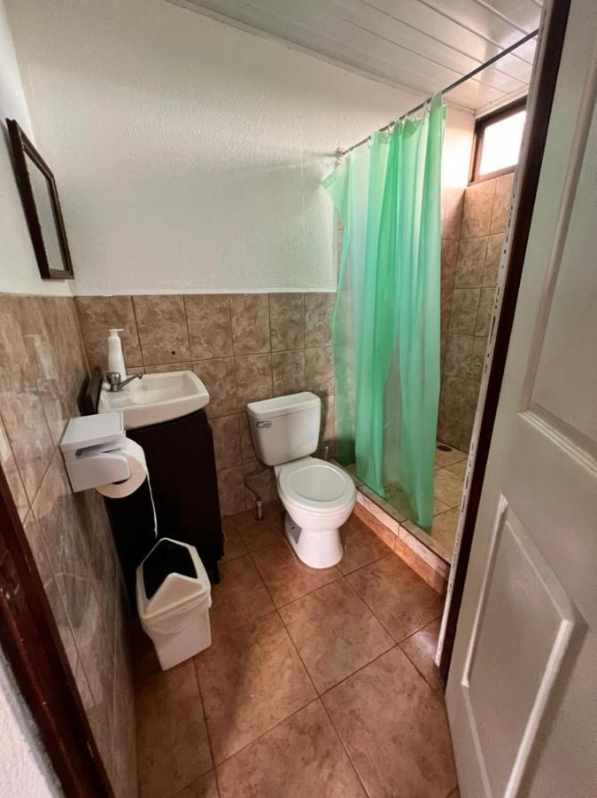 Cabinas Playa Bandera Bed & Breakfast Parrita Bagian luar foto