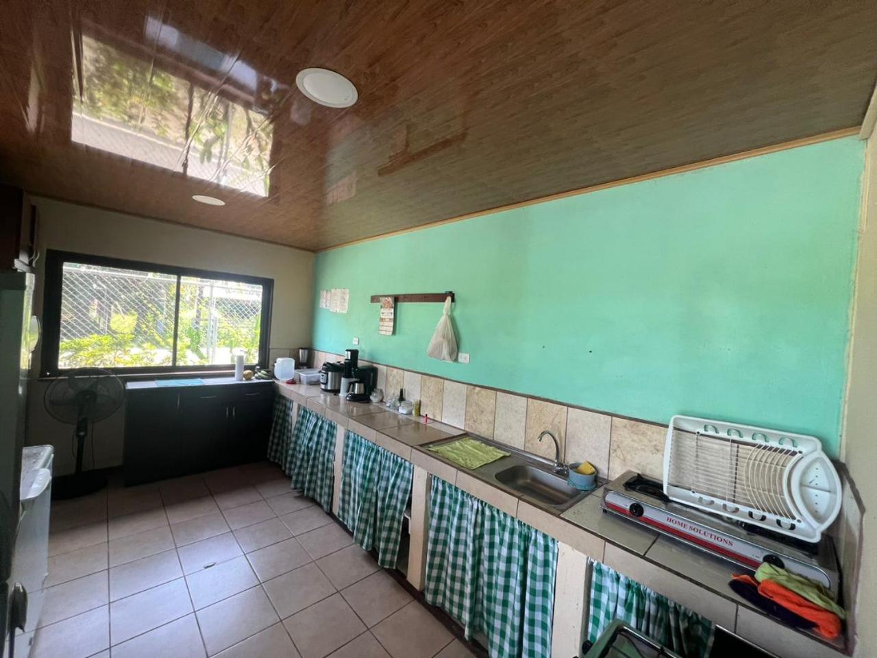 Cabinas Playa Bandera Bed & Breakfast Parrita Bagian luar foto